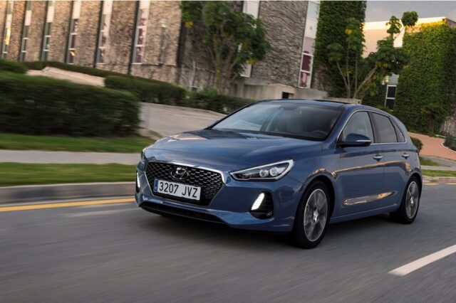 Hyundai i30: Στα ίσια απέναντι στον ανταγωνισμό