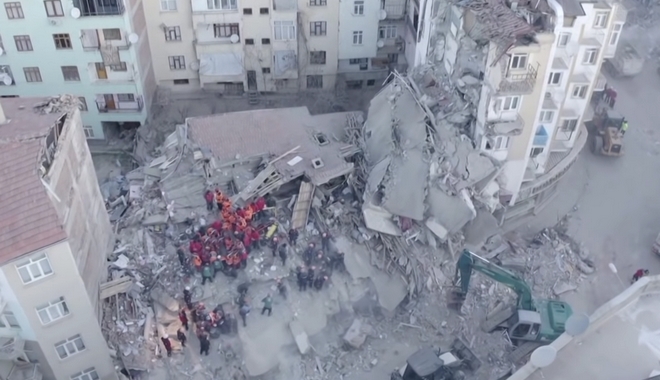 Σεισμός στην Τουρκία: Εικόνες απόλυτης καταστροφής και χάους