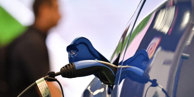 Υπ. Περιβάλλοντος: Για πρώτη φορά 13 αιτήσεις για “πράσινα ταξί”
