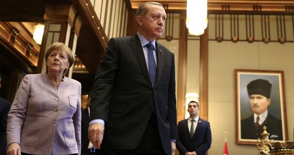 Διάσκεψη Βερολίνου: Η Bild “καρφώνει” Μέρκελ ότι υποτάχθηκε στον Ερντογάν
