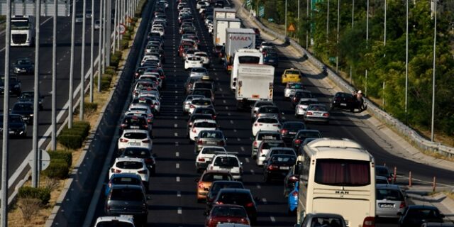 Τι αλλάζει στις άδειες οδήγησης – Πρόστιμα έως 1 εκατ. ευρώ για κλείσιμο αυτοκινητοδρόμων