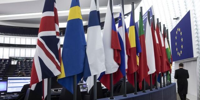Ευρωβουλή: Κοινός φορτιστής για όλες τις φορητές συσκευές