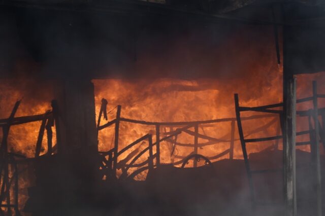 Φωτιά σε εργοστάσιο κοντά στην Κατερίνη