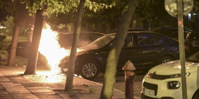 Θεσσαλονίκη: Φωτιά σε ΙΧ, ζημιές σε παρακείμενο κατάστημα