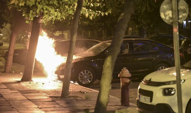 Θεσσαλονίκη: Φωτιά σε ΙΧ, ζημιές σε παρακείμενο κατάστημα