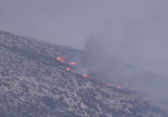 Νάξος: Φωτιά στην Κόρωνο στην καρδιά του χειμώνα