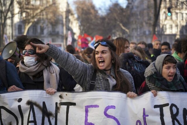 Γαλλία: Μαζικές διαδηλώσεις για το συνταξιοδοτικό
