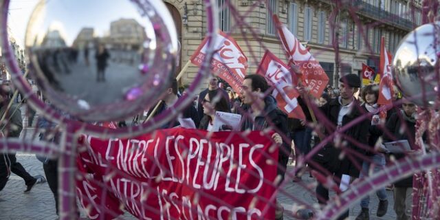 Γαλλία: Βήμα πίσω από την κυβέρνηση – Αποσύρει το μέτρο για εργασία έως τα 64