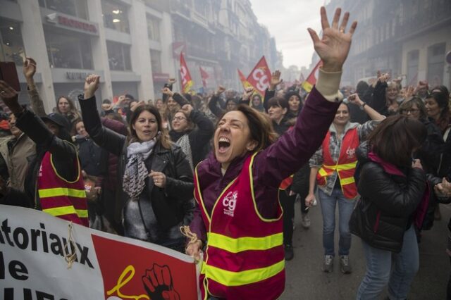 Γαλλία: Παρουσιάζεται το νομοσχέδιο για τις συντάξεις, στους δρόμους οι διαδηλωτές