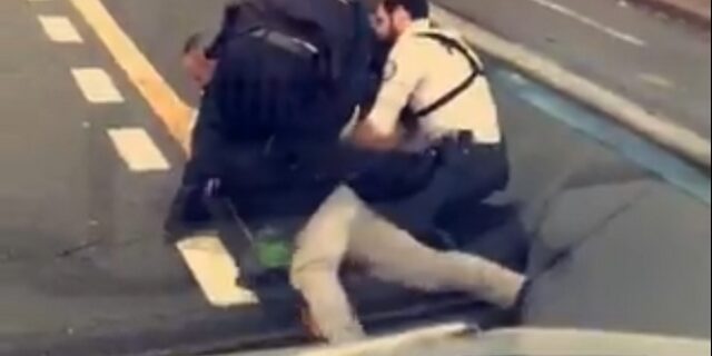 Γαλλία: Εξηγήσεις ζητά η οικογένεια διανομέα που δολοφονήθηκε κατά τη διάρκεια αστυνομικού ελέγχου