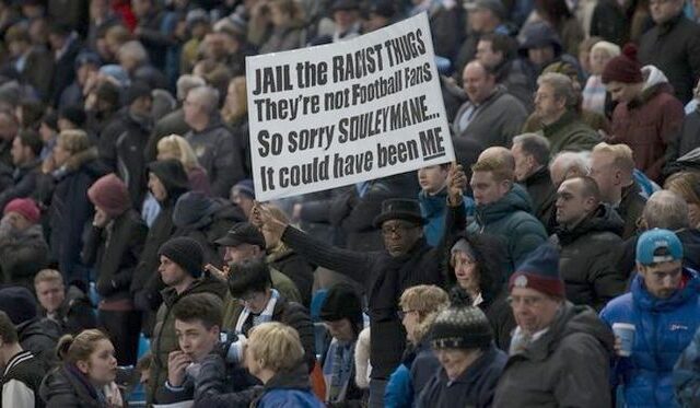 Οι ποδοσφαιριστές στην Αγγλία ζητούν την φυλάκιση των ρατσιστών οπαδών