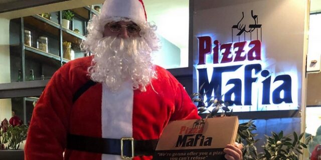 Λάρισα: Η συγκινητική ιστορία του “ντελιβερά Άγιου Βασίλη”