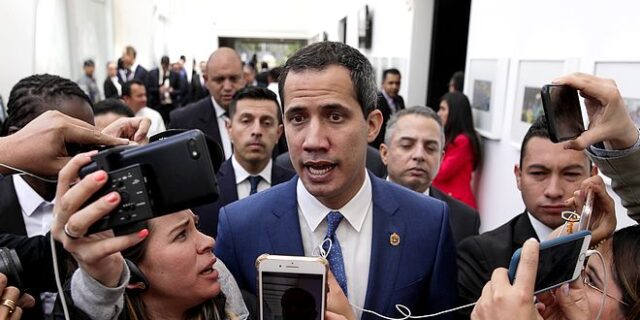 Ο Μπακογιάννης καλεί σε συνέδριο για “δημοκρατία και ανθρώπινα δικαιώματα” τον Γκουαϊδό