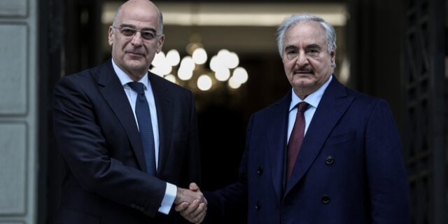 Στο Υπουργείο Εξετερικών ο Χάφταρ: Συνάντηση με Δένδια – Το παρασκήνιο της επίσκεψης