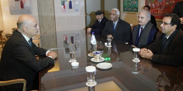 Στην Αθήνα ο Χαλίφα Χάφταρ – Βλέπει Μητσοτάκη και Δένδια