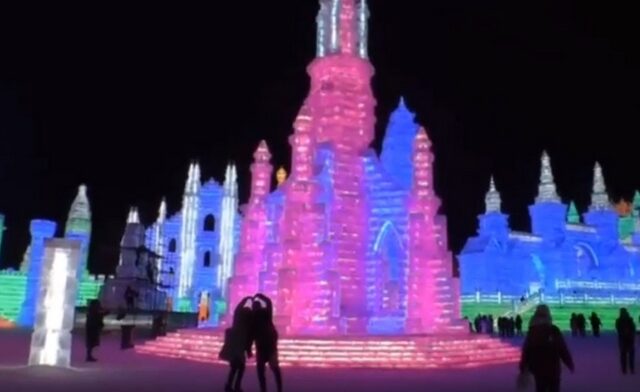 Κίνα: Μαγευτικές εικόνες από το ετήσιο φεστιβάλ γλυπτών από πάγο
