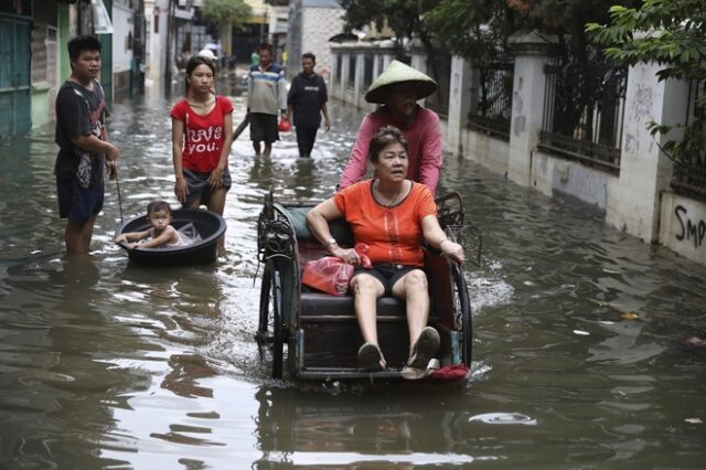 Ινδονησία: Πάνω από 50 νεκροί από πλημμύρες και κατολισθήσεις