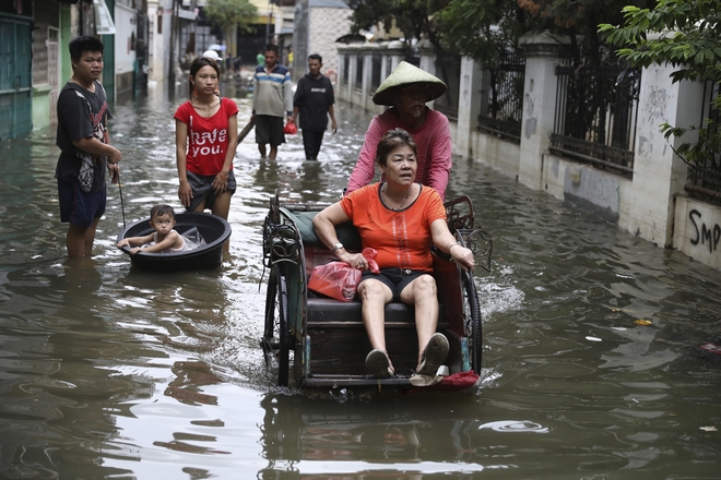 Ινδονησία: Πάνω από 50 νεκροί από πλημμύρες και κατολισθήσεις