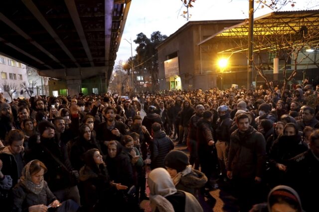 Ιράν: Πυροβολισμοί κοντά στο σημείο των διαδηλώσεων για την κατάρριψη Boeing