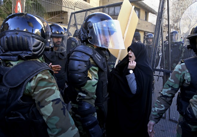 Ιράν: Η Διεθνής Αμνηστία καταγγέλλει τη βίαιη καταστολή κατά διαδηλωτών