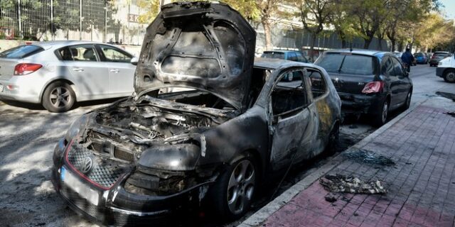 Ηράκλειο: Στις φλόγες τυλίχθηκε αυτοκίνητο στο Τυμπάκι