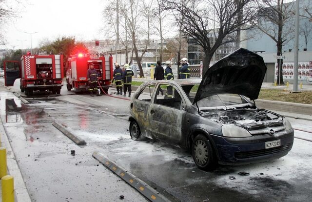 Νύχτα εμπρησμών στην Αθήνα – Πυρπόλησαν αυτοκίνητα σε διάφορες περιοχές
