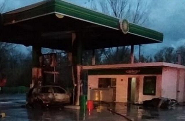 Κέρκυρα: Αυτοκίνητο έπεσε σε αντλία βενζινάδικου και τυλίχθηκε στις φλόγες
