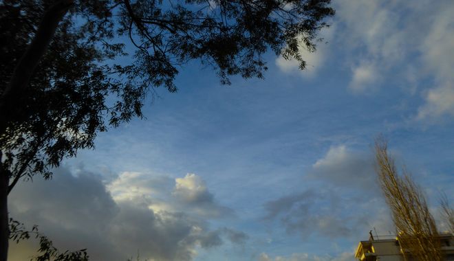 Καιρός: Μέχρι την Τρίτη ο ζεστός καιρός – Μεσοβδόμαδα θα φλεβίσει
