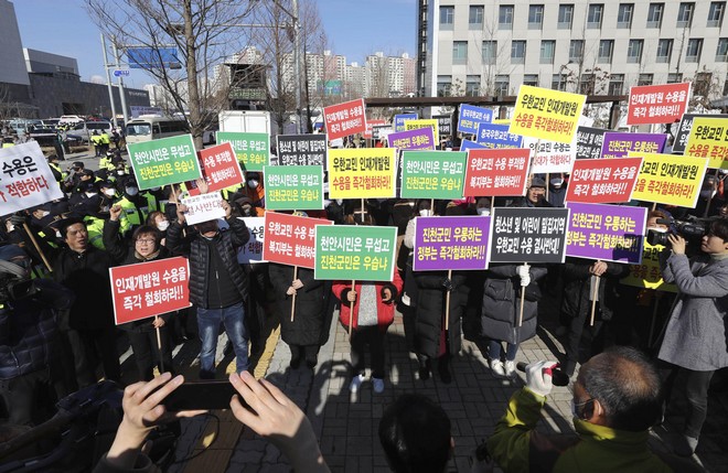 Κοροναϊός: Διαδηλώσεις στη Νότια Κορέα – Έκκληση για ψυχραιμία από τον Πρόεδρο