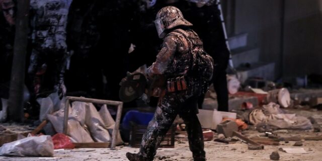 Στον εισαγγελέα οδηγούνται οι συλληφθέντες από το Κουκάκι