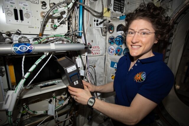 Η Κριστίνα Κοχ έσπασε το ρεκόρ συνεχόμενης παραμονής γυναίκας στο διάστημα