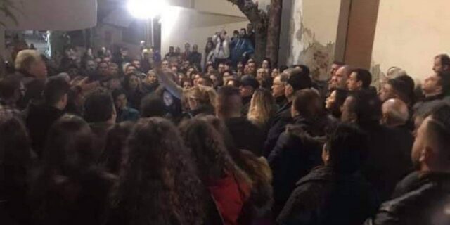 Ανεπιθύμητες οι ΜΚΟ στα Λουτρά Λέσβου-Συγκέντρωση των κατοίκων