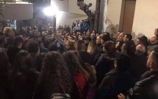 Ανεπιθύμητες οι ΜΚΟ στα Λουτρά Λέσβου-Συγκέντρωση των κατοίκων
