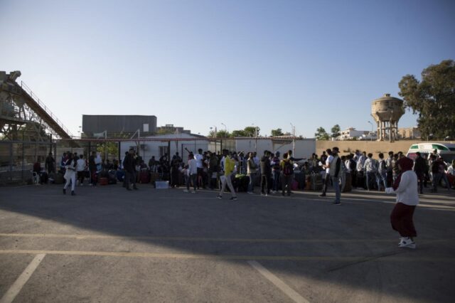Λιβύη: Οι αντίπαλες πλευρές αναγκάζουν μετανάστες να πολεμήσουν