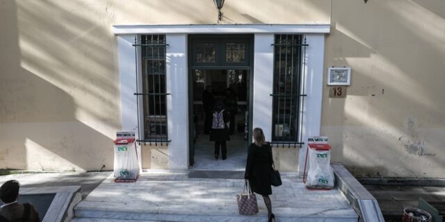 Μάνδρα: Ακατάλληλη δικαστική αίθουσα προκαλεί την οργή δικηγόρων και μαρτύρων
