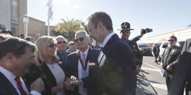Μητσοτάκης σε ομογενείς στη Φλόριντα: Μας δένει η θρησκεία, η γλώσσα, η εθνική ταυτότητα