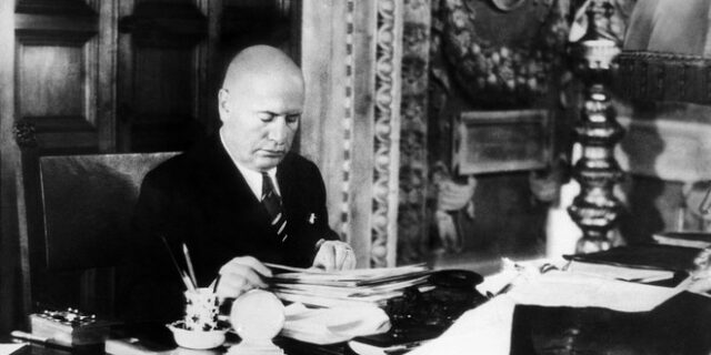 Το ένα πέμπτο των Ιταλών πιστεύει ότι ο Μουσολίνι “είναι μεγάλος ηγέτης που έκανε κάποια λάθη”