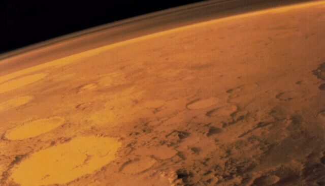 Μυστήριο με τον Άρη: Χάνει πιο γρήγορα το λιγοστό νερό του
