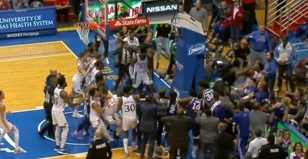 NCAA: Τρελή γενικευμένη σύρραξη, με τους παίκτες να φτάνουν στην εξέδρα