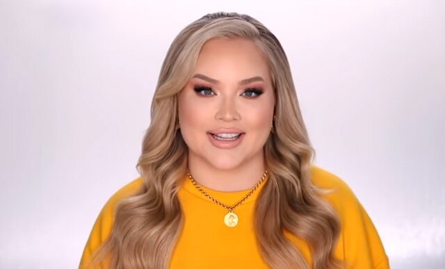 NikkieTutorials: Διάσημη youtuber έπεσε θύμα εκβιασμού και αποκάλυψε πως είναι transgender