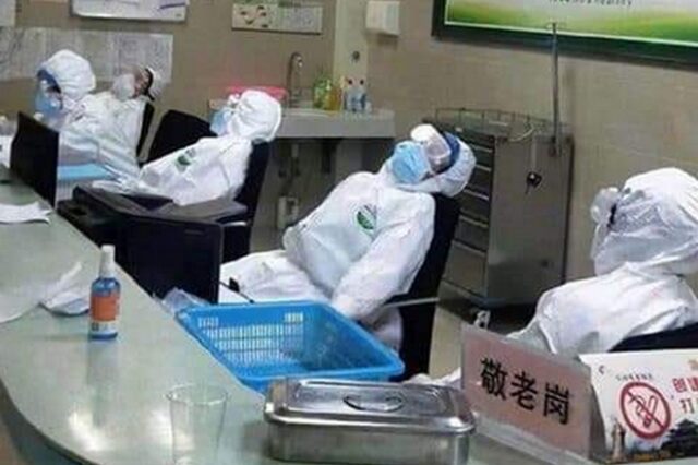 Κοροναϊός: Συγκλονίζουν τα καρέ με τους εξουθενωμένους νοσοκόμους στην Κίνα
