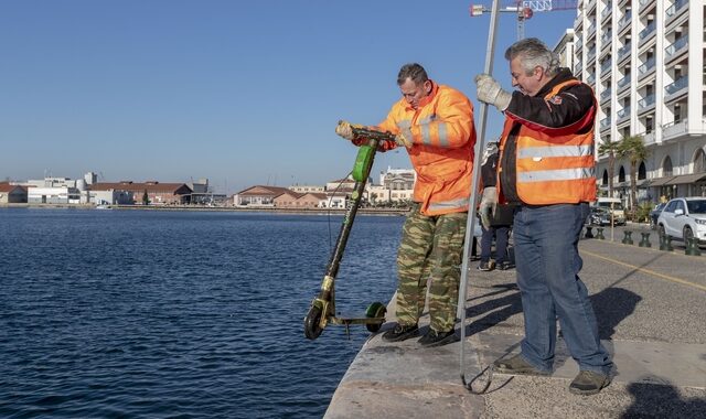 Θεσσαλονίκη: Δεκάδες ηλεκτρικά πατίνια κατέληξαν στο βυθό του Θερμαϊκού