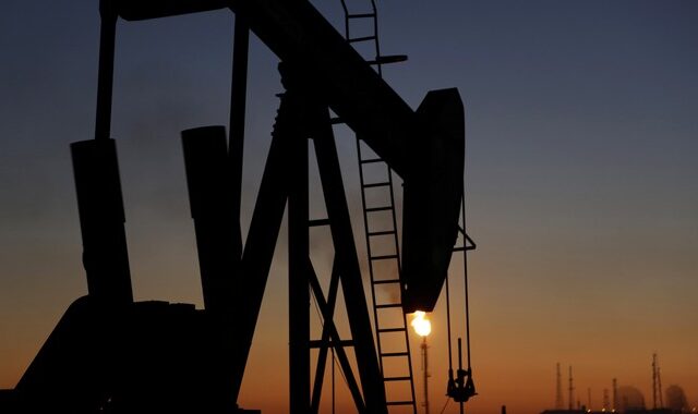 Ο κοροναϊός “χτυπά” την τιμή του πετρελαίου: Κάτω από 60 δολάρια το βαρέλι