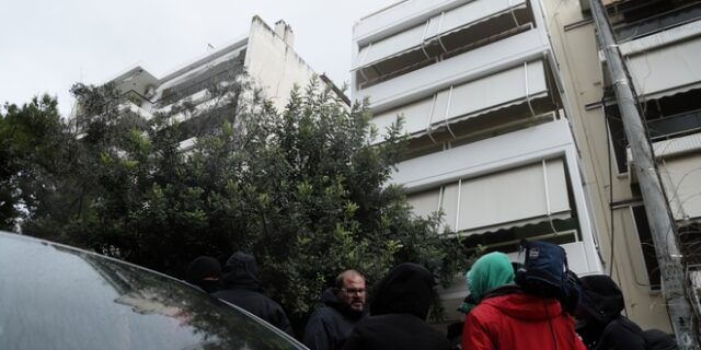 Τραγωδία στην Πεύκη: Ο σπαραγμός του πατέρα και πώς αντέδρασε ο αστυνομικός που έφτασε πρώτος στο σπίτι