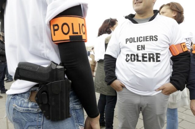 Αστυνομικοί διαδήλωσαν στους δρόμους της Γαλλίας