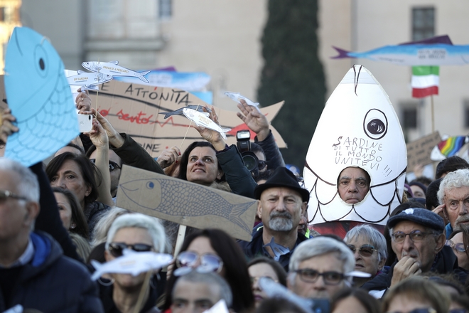 Ιταλία: Χιλιάδες “σαρδέλες” φώναξαν κατά του Σαλβίνι και του φασισμού