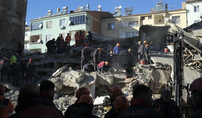 Σεισμός στην Τουρκία: Στους 38 οι νεκροί – Ολοκληρώνεται η επιχείρηση διάσωσης