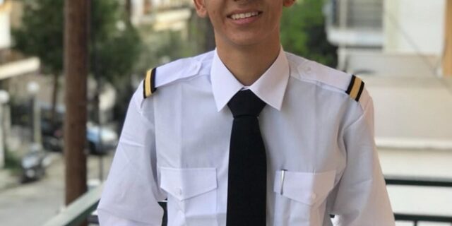 Ο νεότερος πιλότος της Βρετανίας εκπαιδεύτηκε στην Ελλάδα