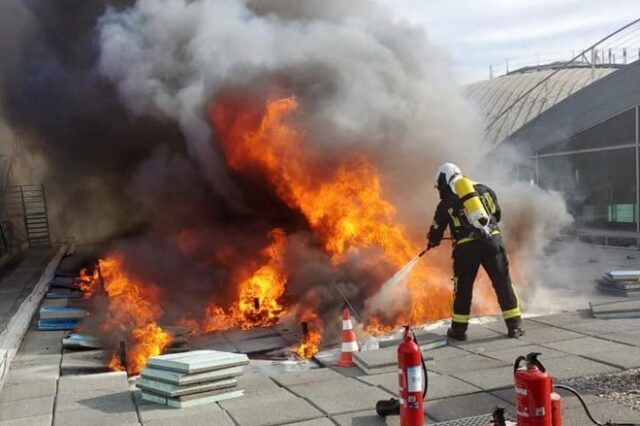 Ισπανία: Εκκενώθηκε το αεροδρόμιο του Αλικάντ λόγω φωτιάς