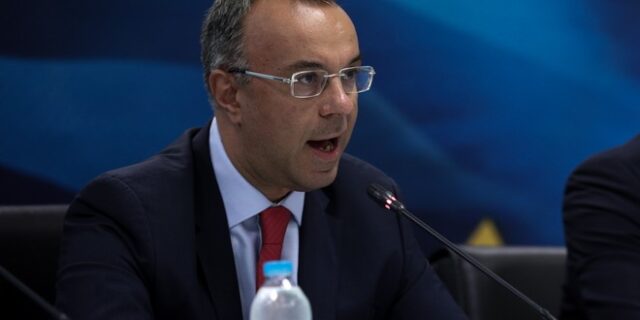 Αναστολή και για τις υποχρεώσεις επιχειρήσεων προς τις τράπεζες εξήγγειλε ο Σταϊκούρας